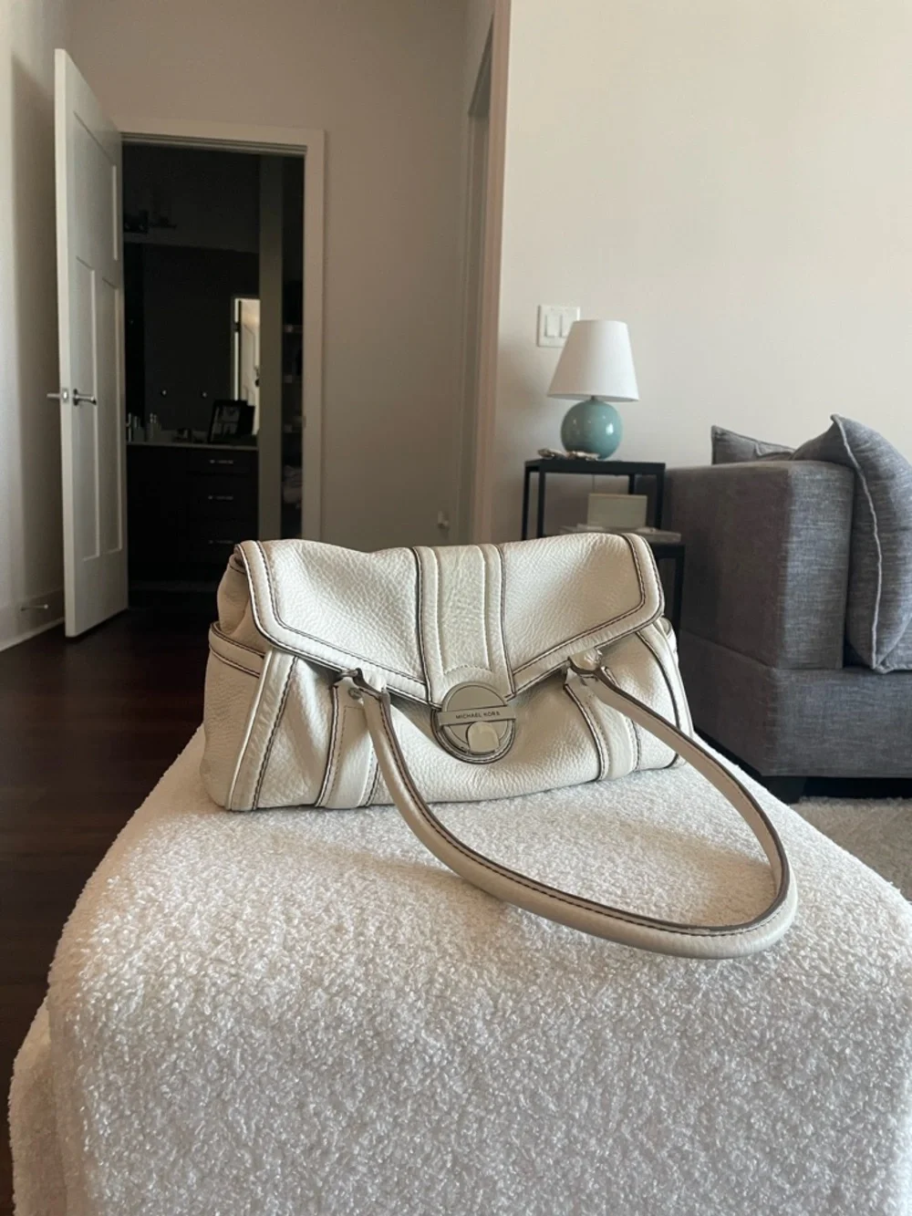 Vintage Y2K Michael Kors Leather Turn Lock Shoulder Bag Ivory Pebbled Satchel